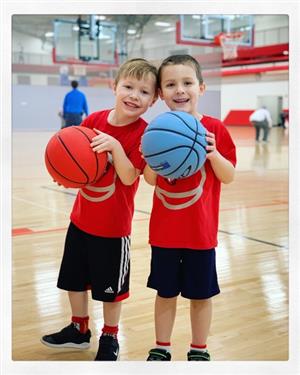 youth basketball players 